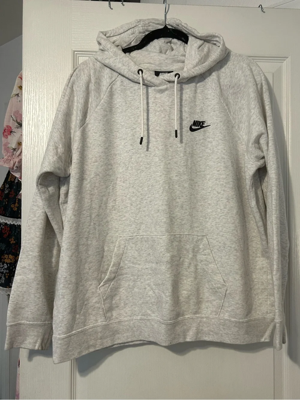 Nike Women’s Heather Light Gray Pullover Hoodie with Black Logo